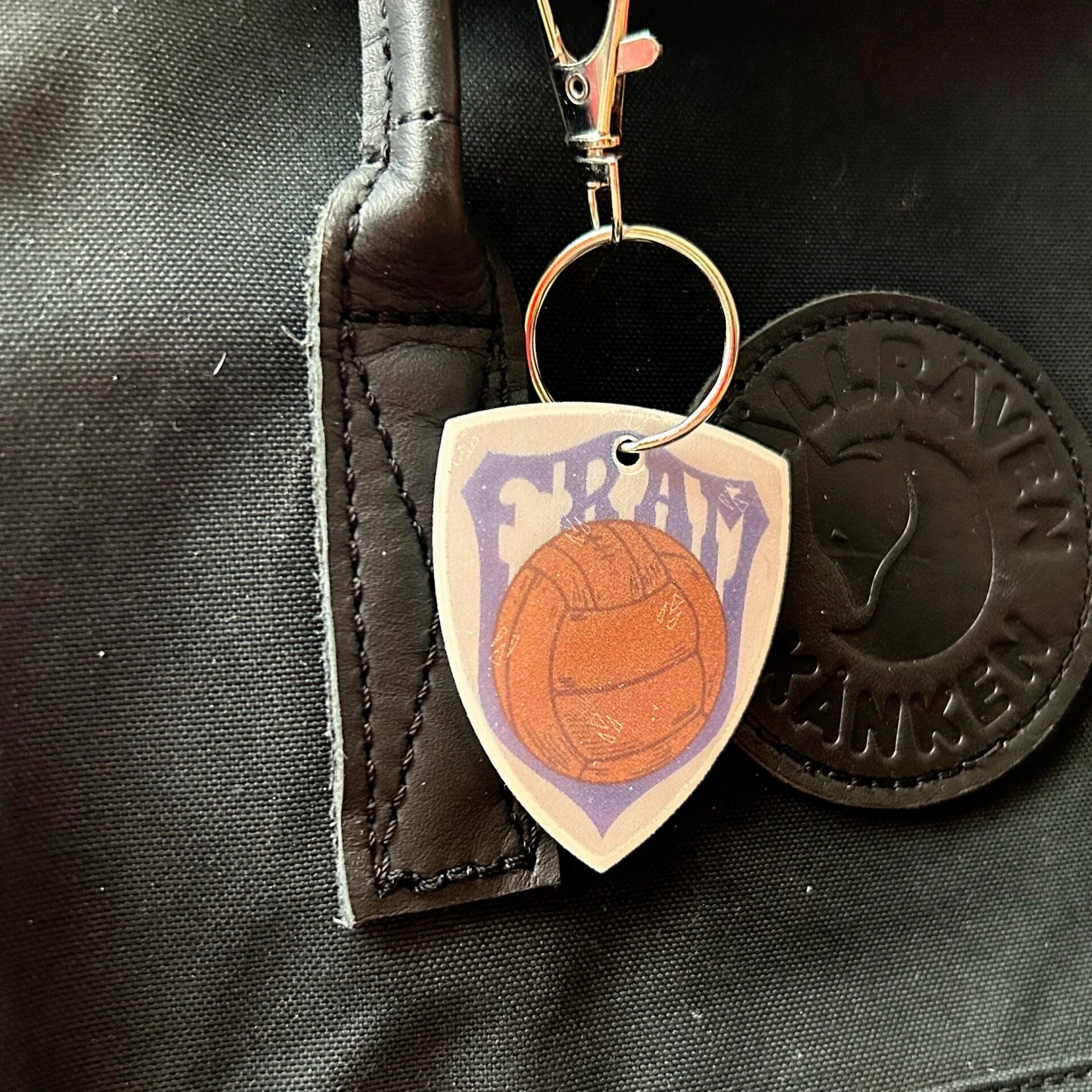 Sérmerkt endurskinsmerki í fjáröflun og gjafir - Mynd 4